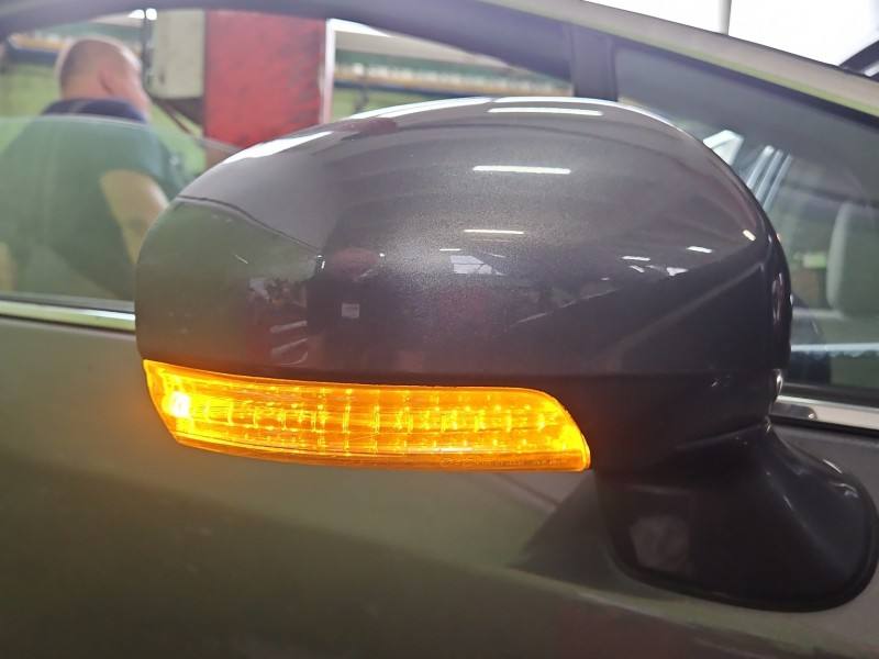 Дзеркало заднього виду праве Toyota Avensis T27