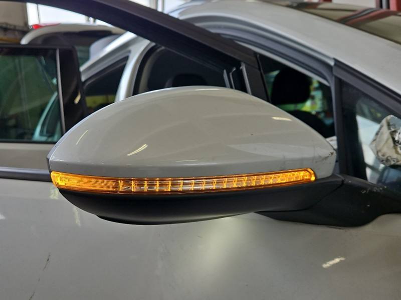 Дзеркало заднього виду праве Volkswagen Golf 7