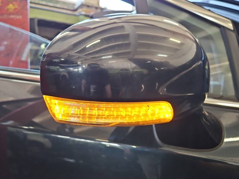 Дзеркало заднього виду праве Toyota Avensis T27