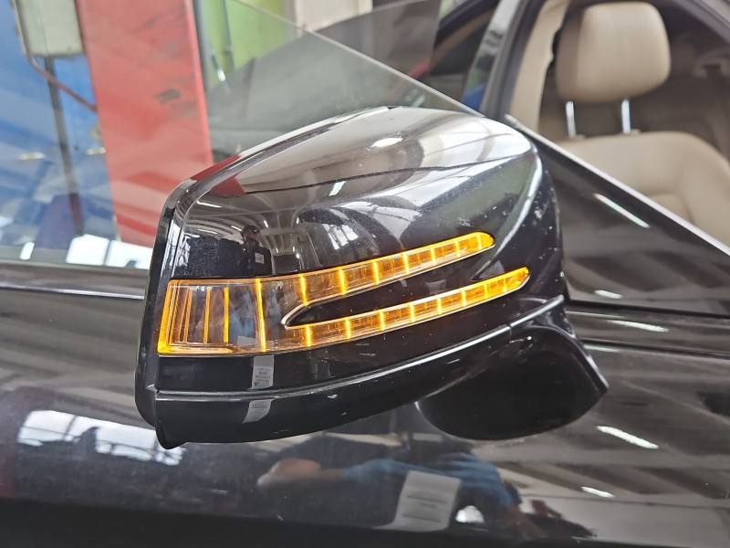 Дзеркало заднього виду праве Mercedes CLS C218