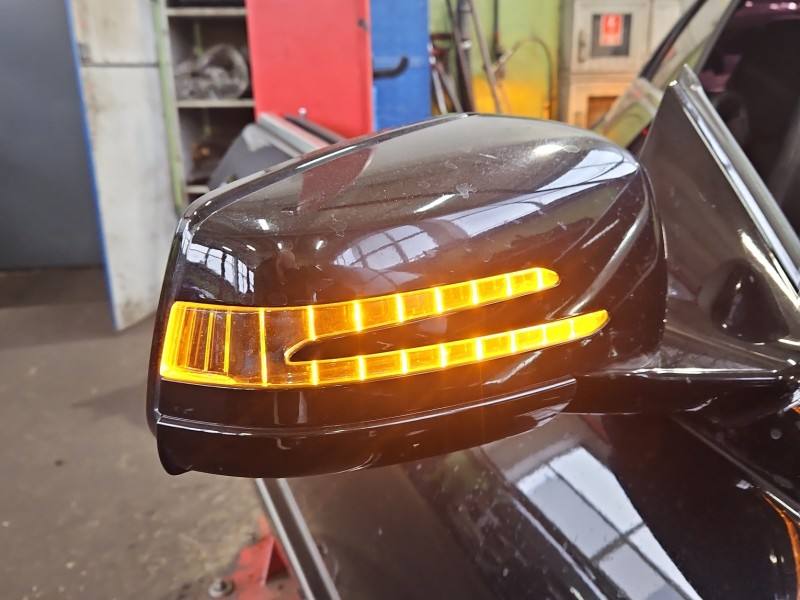 Дзеркало заднього виду праве Mercedes E C207