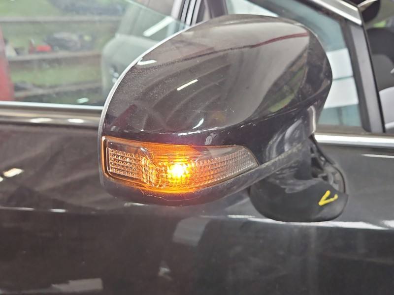Дзеркало заднього виду праве Toyota Avensis T27