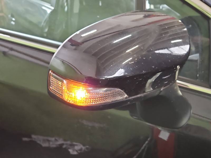 Дзеркало заднього виду праве Toyota Avensis T27