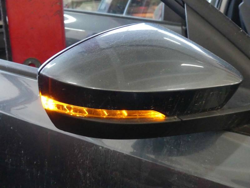 Дзеркало заднього виду праве Skoda Octavia 3