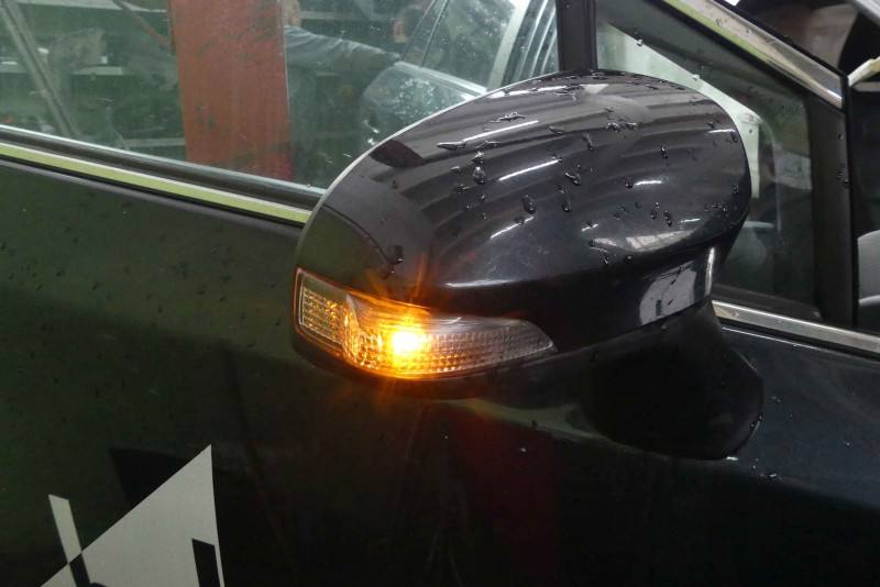 Дзеркало заднього виду праве Toyota Avensis T27