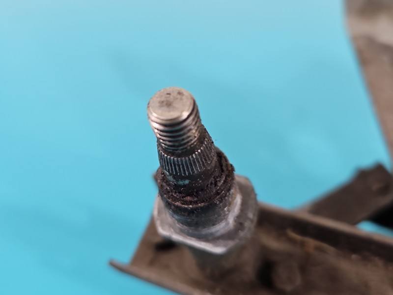 Трапеція двірників механізм склоочисника Peugeot 305 — фото деталі 3