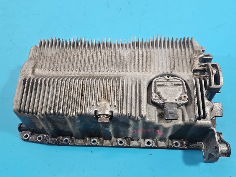 Масляний піддон двигуна Volkswagen Passat B6 06A103603AJ