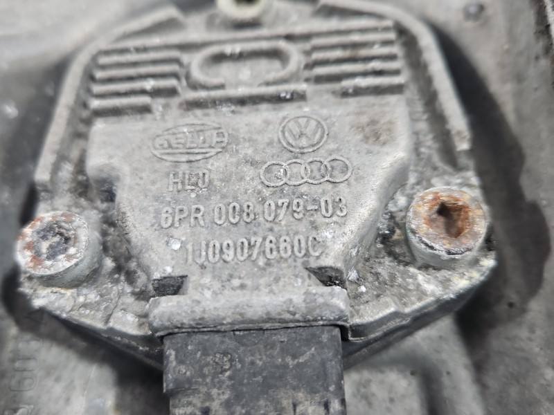 Масляний піддон двигуна Volkswagen Passat B6 06A103603AJ — фото деталі 3