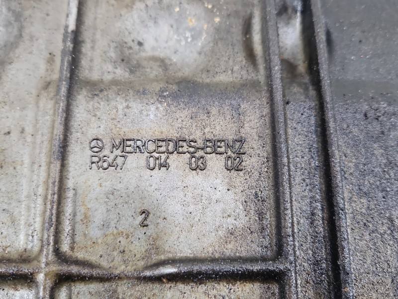 Масляний піддон двигуна Mercedes E W211 R6470140302 — фото деталі 3