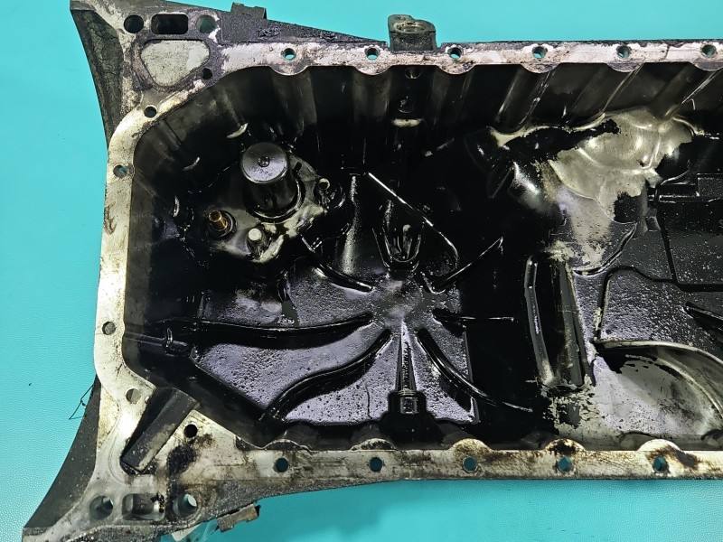 Масляний піддон двигуна Mercedes E W211 R6460142102 — фото деталі 16