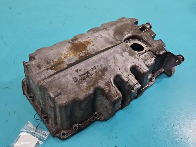 Масляний піддон двигуна Volkswagen Golf 6 03G103603