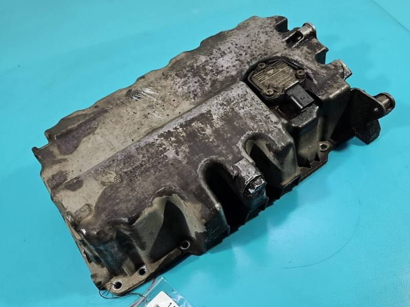 Масляний піддон двигуна Volkswagen Touran 03G103603AD