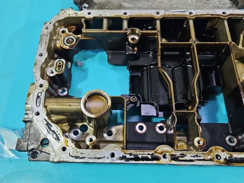 Масляний піддон двигуна Audi A8 D4 06E103623K — фото деталі 8
