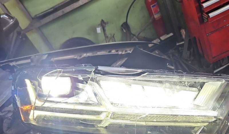 Блок розпалу ксенону Audi Q7 7713261599