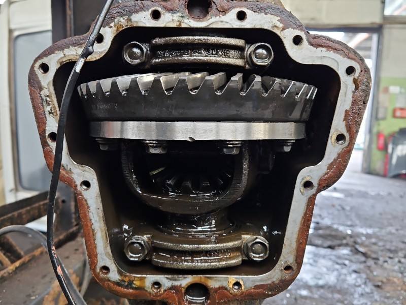 Редуктор Volkswagen LT 281525053A — фото детали 3