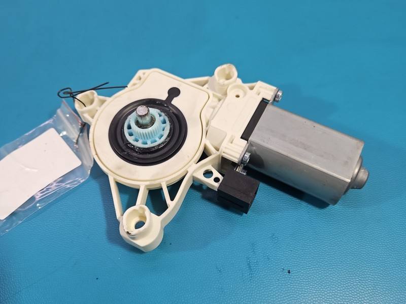 Склопідйомник передній лівий Volkswagen Passat B9 4K0959801