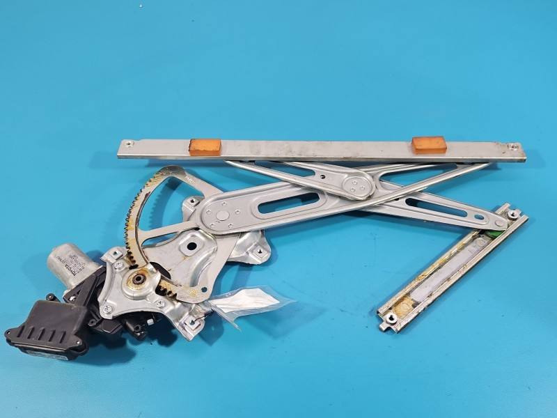 Склопідйомник передній лівий Toyota Auris 85702-02020