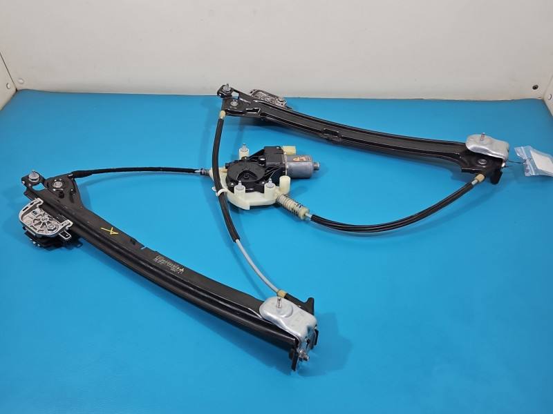 Склопідйомник передній лівий Maserati Quattroporte 6700098160