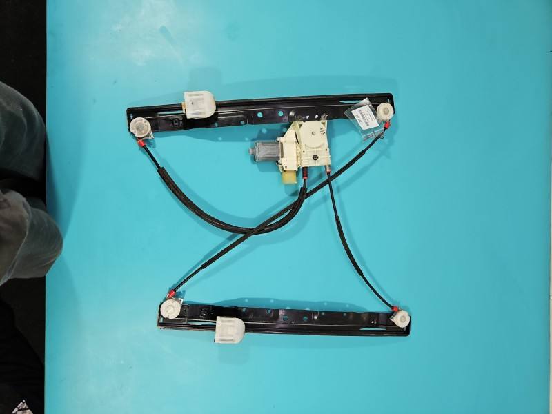 Склопідйомник передній лівий Ford S-max 0130822287