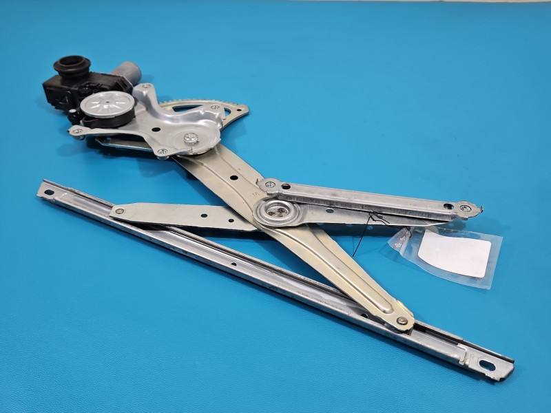 Склопідйомник передній правий Lexus CT 85710-60351