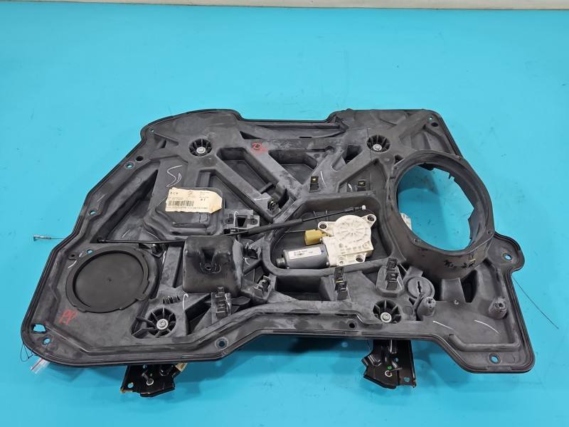 Склопідйомник передній правий Chrysler Voyager 3015588-D