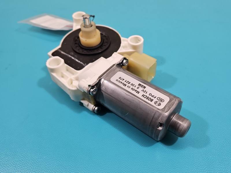 Склопідйомник передній правий Dodge Caravan 0130821470