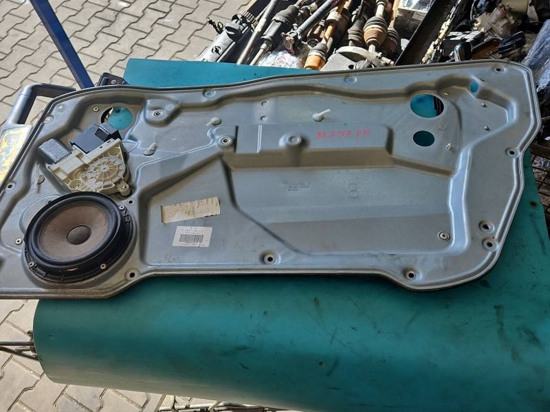 Стеклоподъемник передний правый Seat Ibiza 6L3837756S