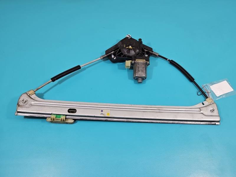 Склопідйомник передній правий Volkswagen Caddy 0130822572