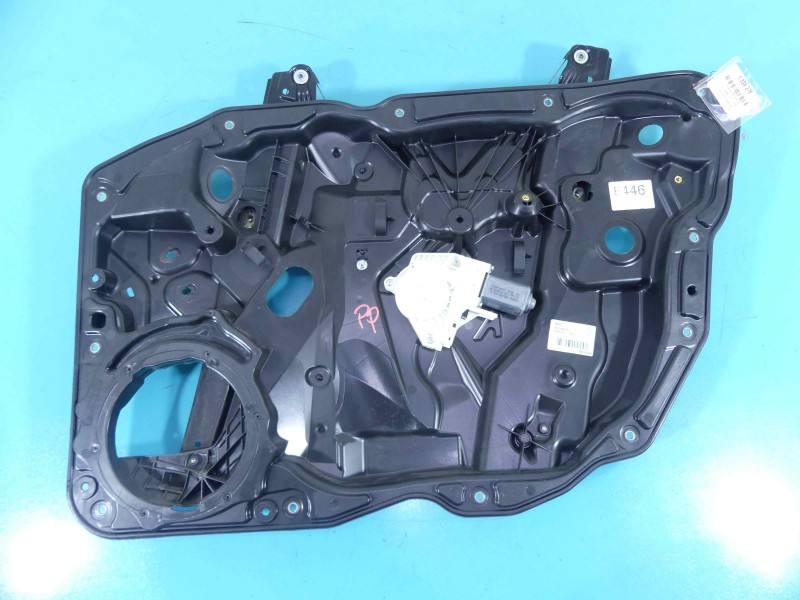 Стеклоподъемник передний правый Volkswagen Touareg 7P6837756C
