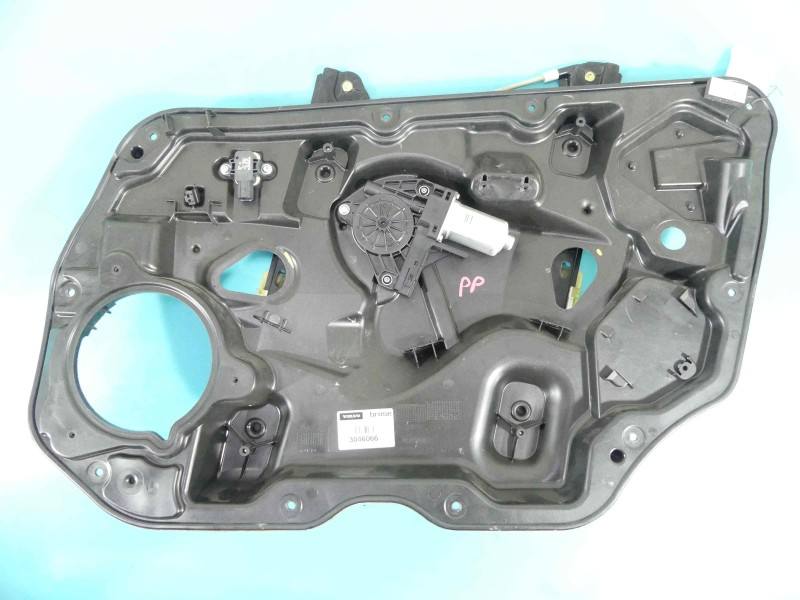 Склопідйомник передній правий Volvo XC60 31343030AC