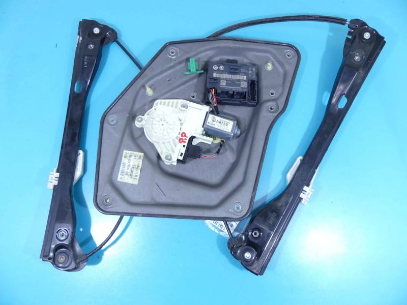 Склопідйомник передній правий Skoda Superb 2 8K0959802