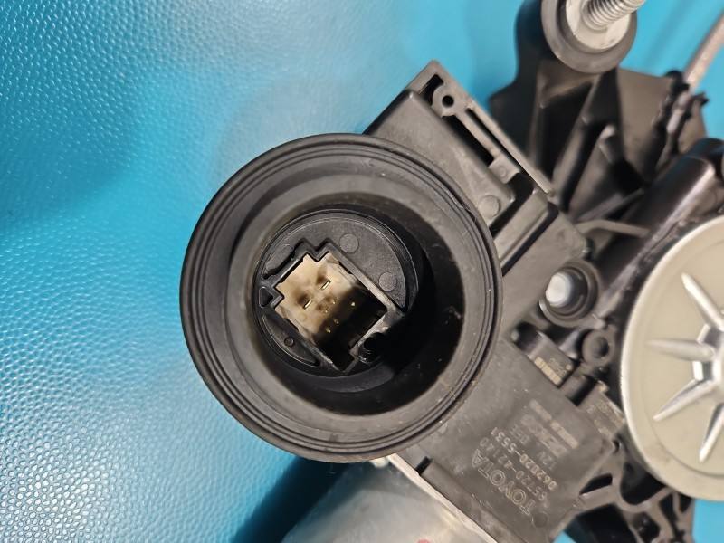 Стеклоподъемник задний левый Toyota Rav4 85720-42140 — фото детали 3