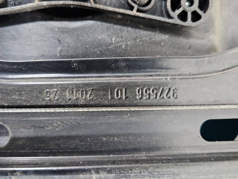 Склопідйомник задній лівий Mercedes B W246 — фото деталі 8