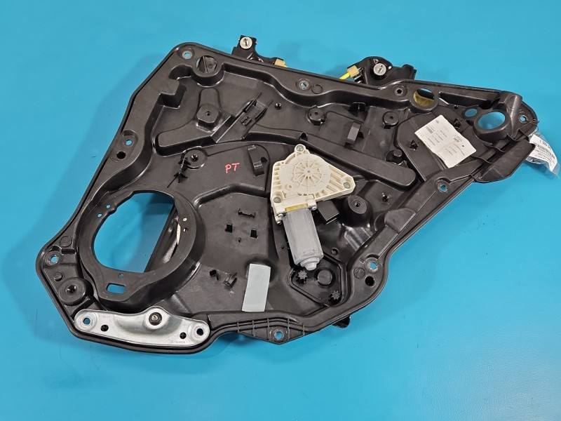 Склопідйомник задній правий Mercedes CLA C118 A2047601634