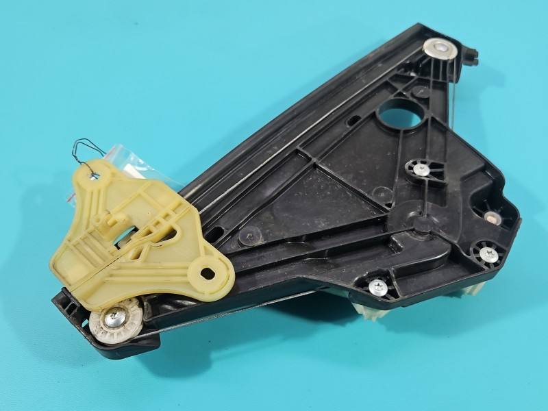 Склопідйомник задній правий Renault Clio 827209773R