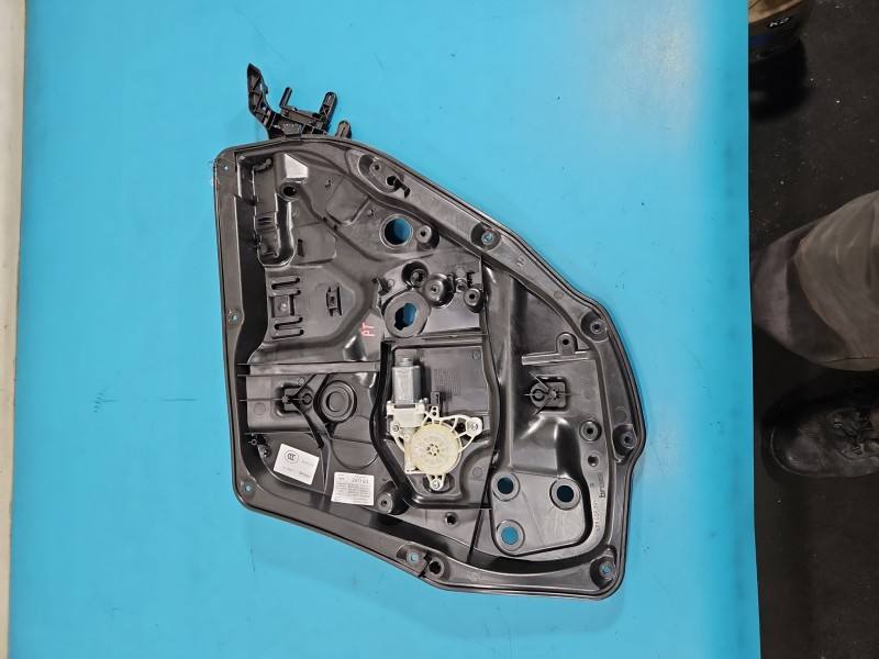 Склопідйомник задній правий Mercedes S W222 A2229062003