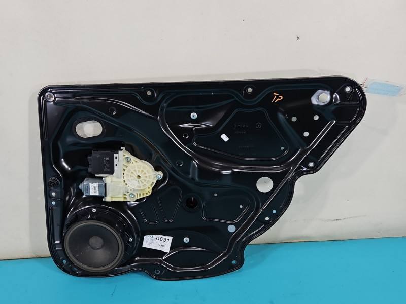 Склопідйомник задній правий Volkswagen Passat B7 3AA839756