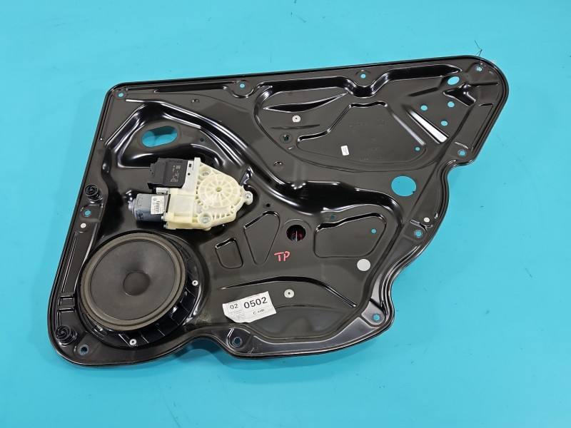 Склопідйомник задній правий Volkswagen Passat B7 3AA959704A