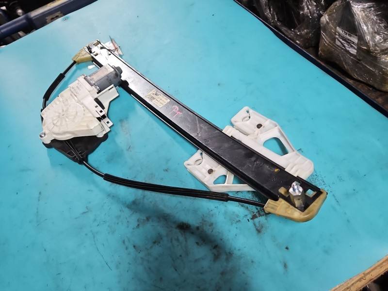 Склопідйомник задній правий Audi Q5 8R0839462D