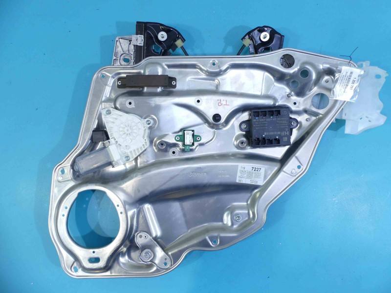 Склопідйомник задній правий Mercedes CLS C218 A2189001501