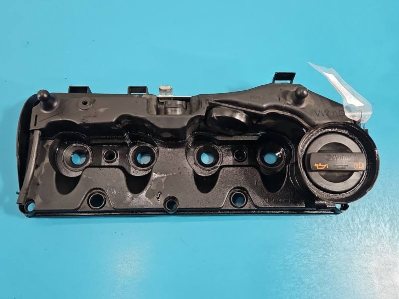 Клапанна кришка Volkswagen Passat B7 03L103469R
