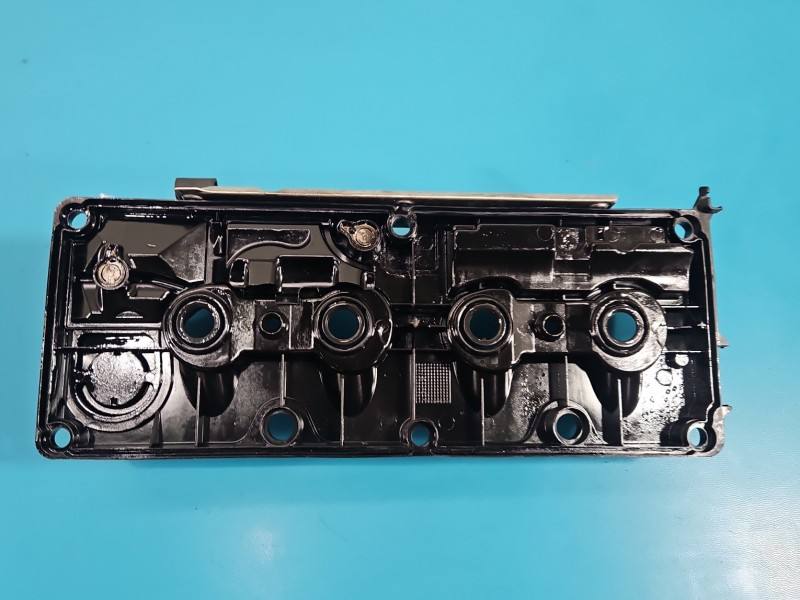 Клапанна кришка Volkswagen Passat B7 03L103469R — фото деталі 3