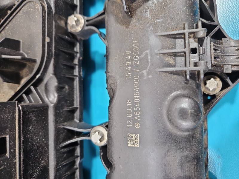 Клапанна кришка Mercedes E W213 A6540164900 — фото деталі 2