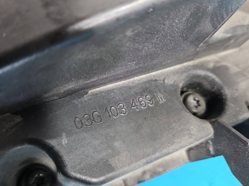 Клапанна кришка Volkswagen Passat B6 03G103475D — фото деталі 2