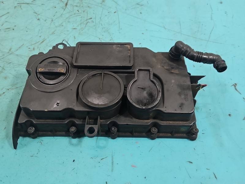 Клапанна кришка Volkswagen Passat B6 03G103475C