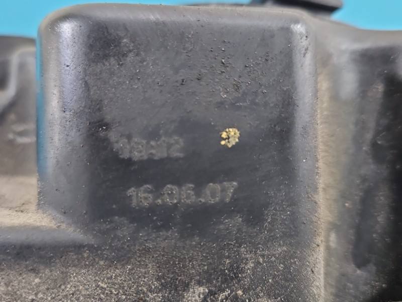 Клапанная крышка Dodge Caliber 03G103469G — фото детали 4