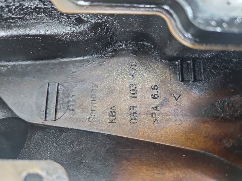 Клапанная крышка Audi A4 B6 06B103475A — фото детали 3