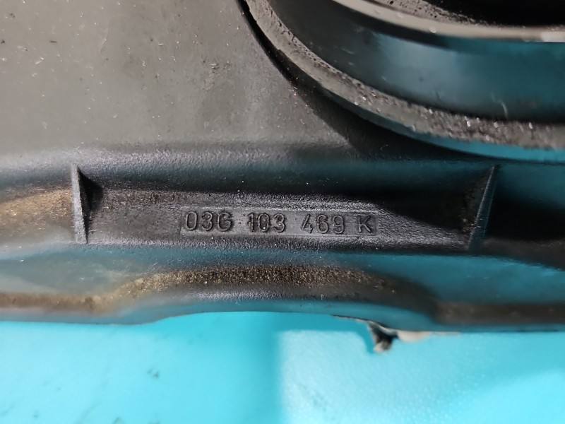 Клапанна кришка Audi A4 B7 03G103475B — фото деталі 2
