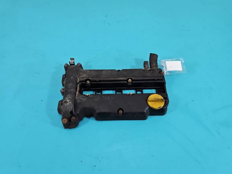 Клапанна кришка Opel Corsa D 55351461