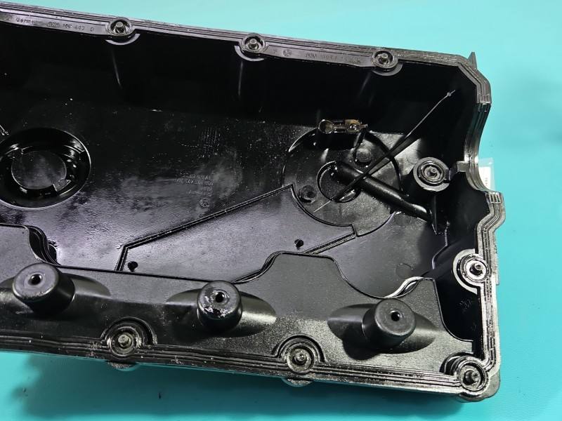 Клапанна кришка Seat Toledo 038103475N — фото деталі 9